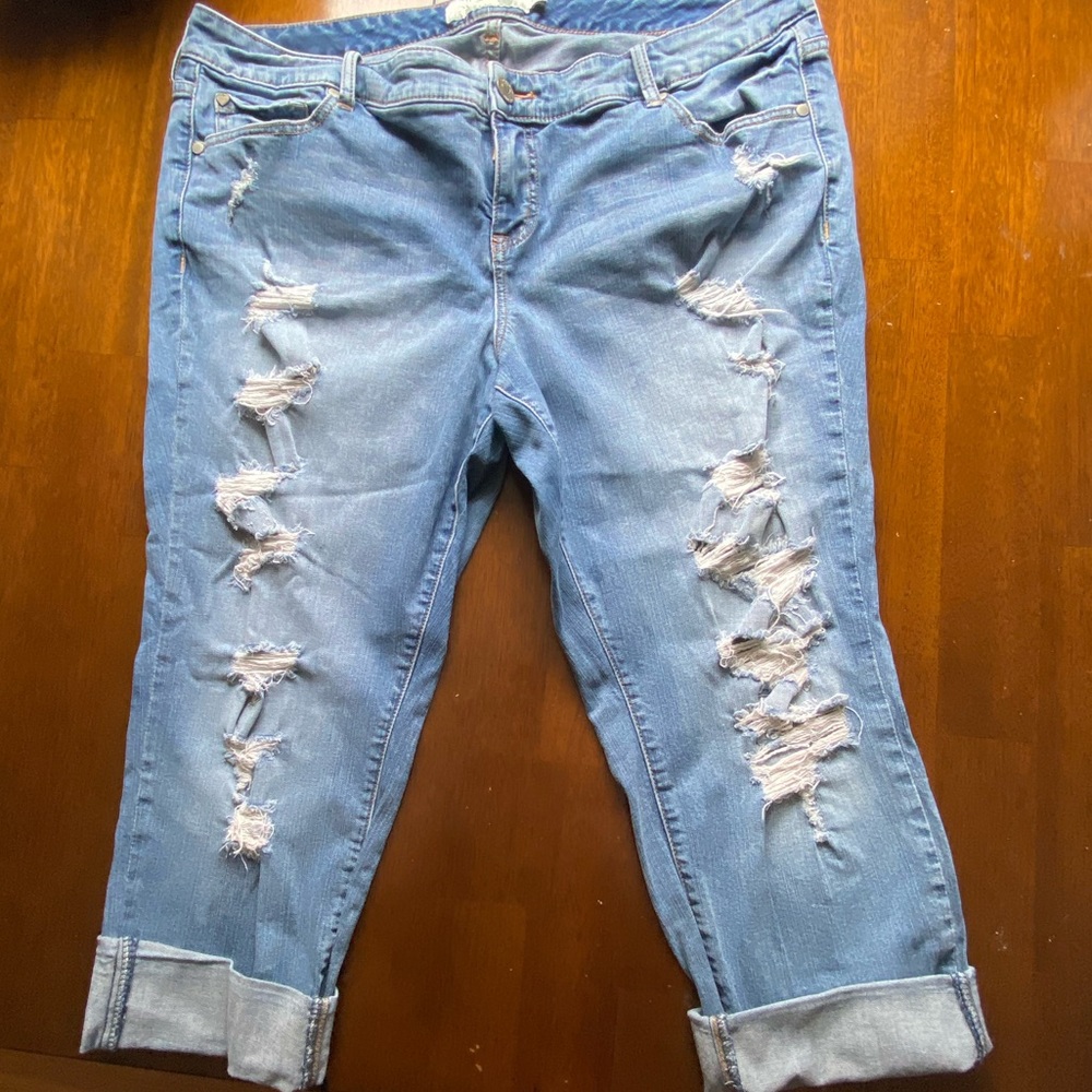 Torrid distressed Jean capris